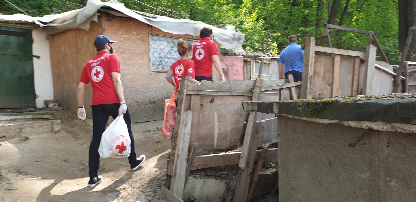 Crucea Roșie Română și Primăria Sighișoara prin Direcția de Asistență Socială sprijină persoanele în nevoi din municipiu
